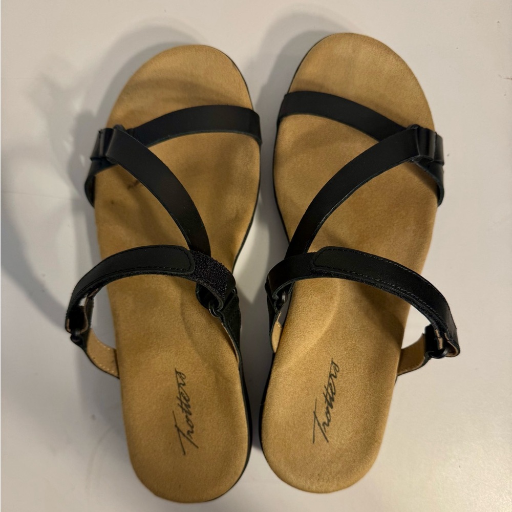 Trotters Raja Black Leather Women's Sandals